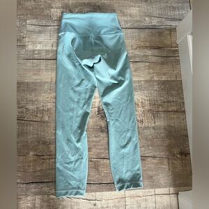 Like new Lululemon leggings size 4, 23 inch